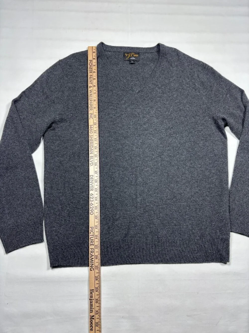 J.Crew Mens Large 100% Cashmere V-neck Sweater Charcoal Gray Style BC464 ECU - Picture 8 of 9